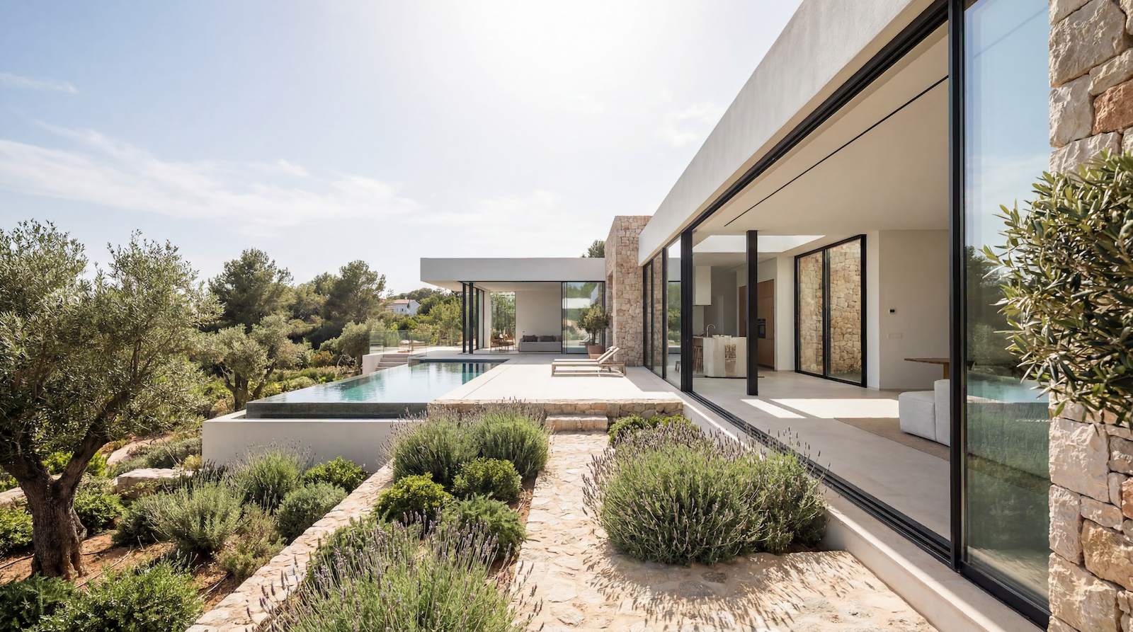 Ventanales de aluminio en vivienda moderna